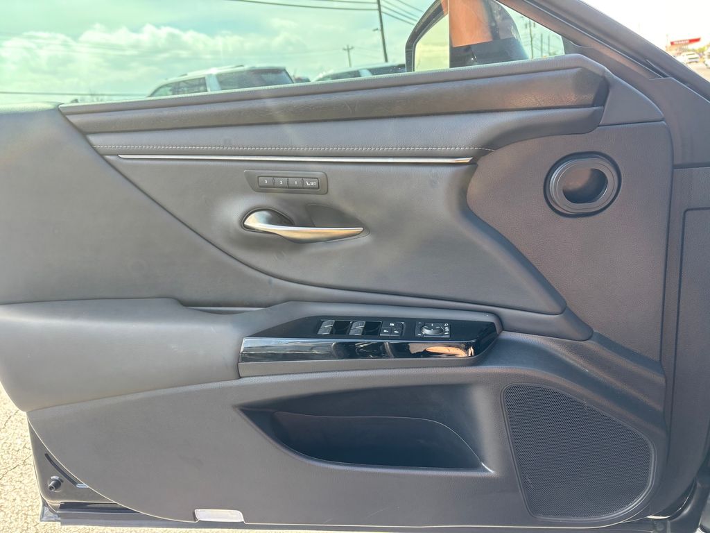 Used Car 2022 Lexus Es  350 For Sale Under $40,000 In Austin, Texas