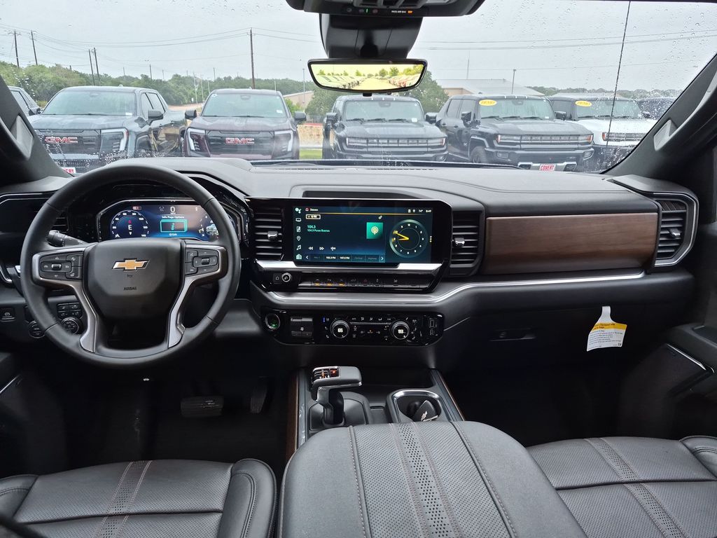 Used 2024 Black Chevrolet High Country image 34