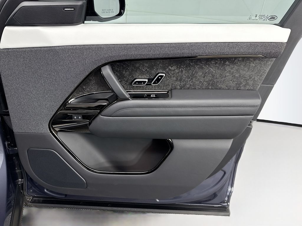 Thumbnail: 2023 Land Rover Range Rover Sport - 25