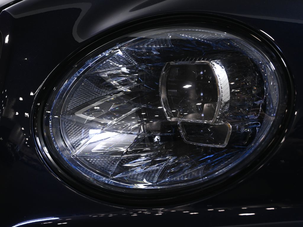 Thumbnail: 2022 Bentley Bentayga - 11