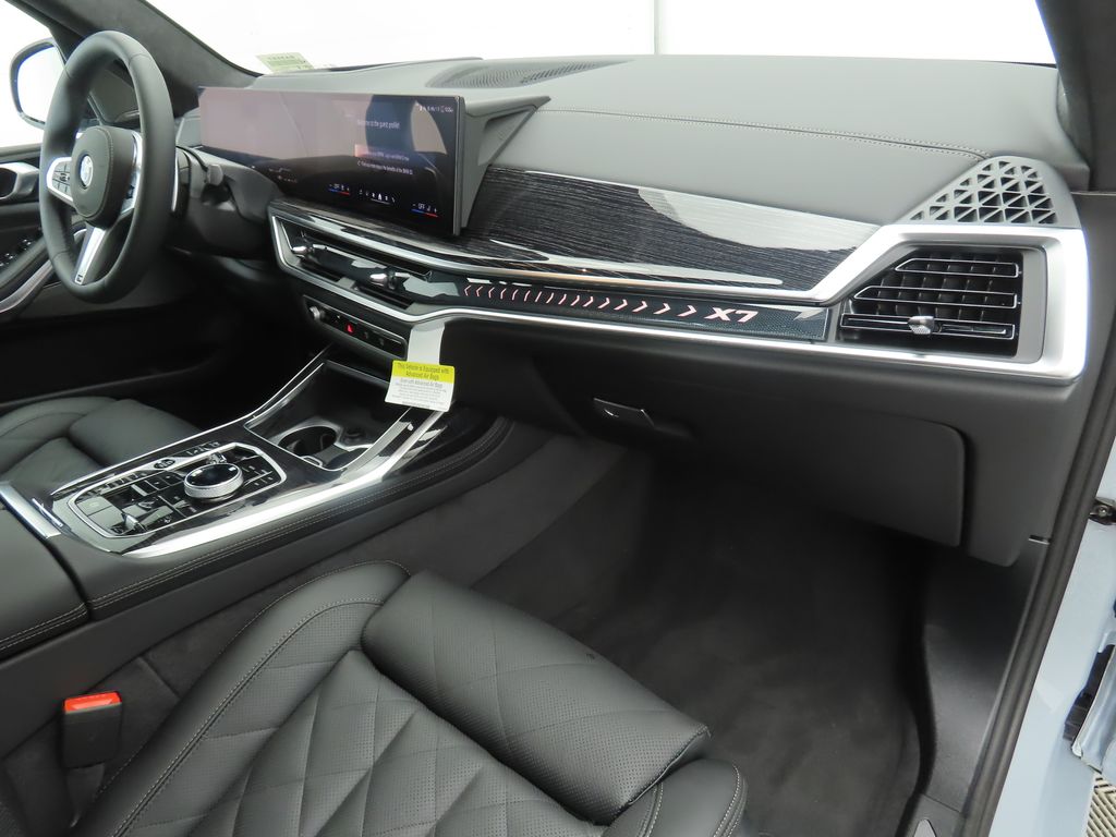 Thumbnail: 2026 BMW X7 - 17