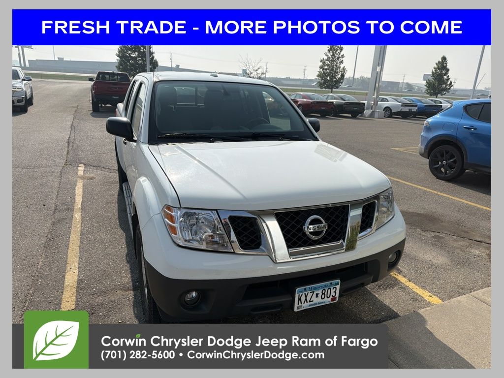 White 2015 Nissan Frontier Pickup Truck Four-Wheel Drive 5-Speed Automatic Overdrive
