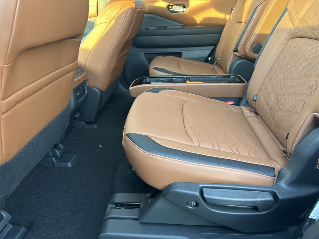 2025 Boulder Gray Pearl Nissan Pathfinder Platinum FWD SUV