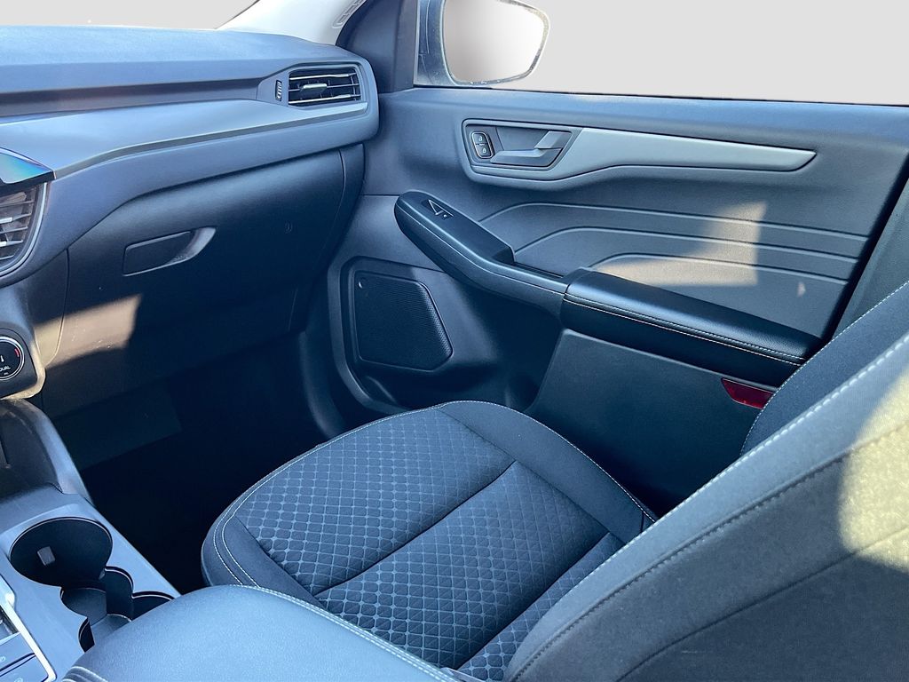 Used 2025 White Ford Active image 21