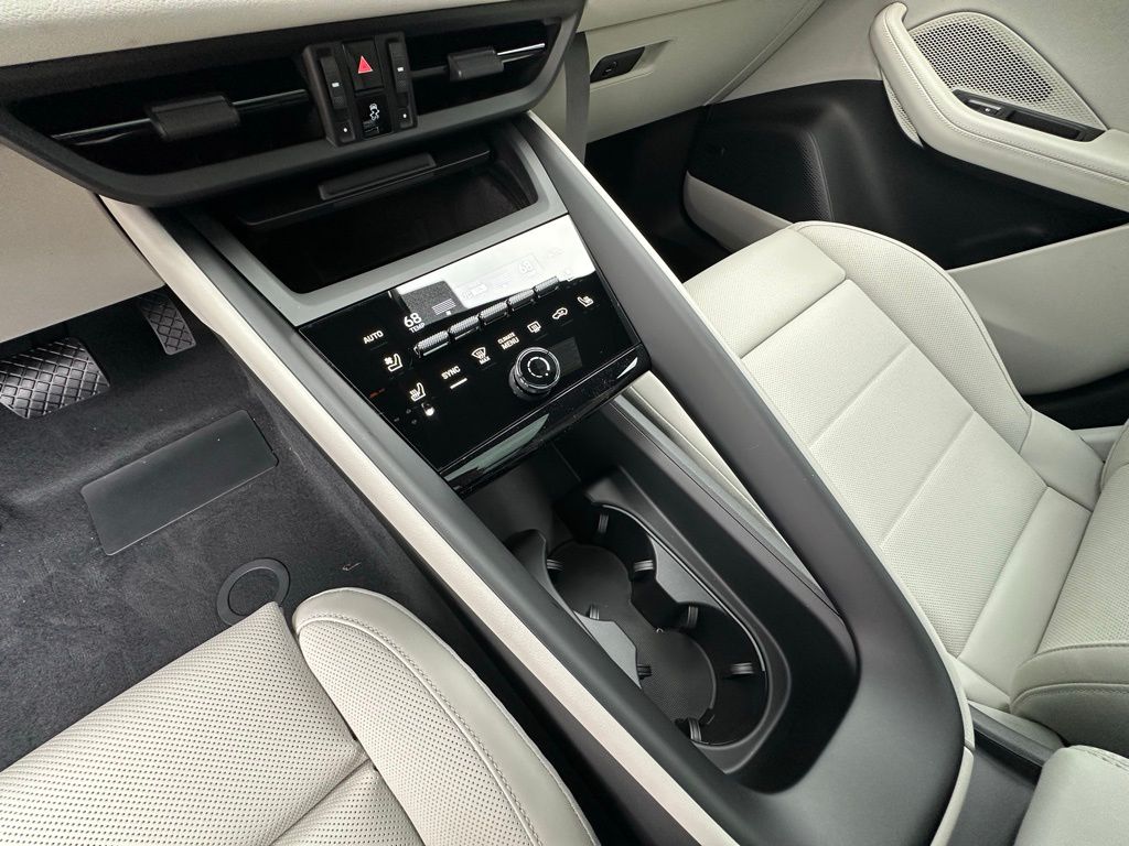 Thumbnail: 2026 Porsche Macan - 28
