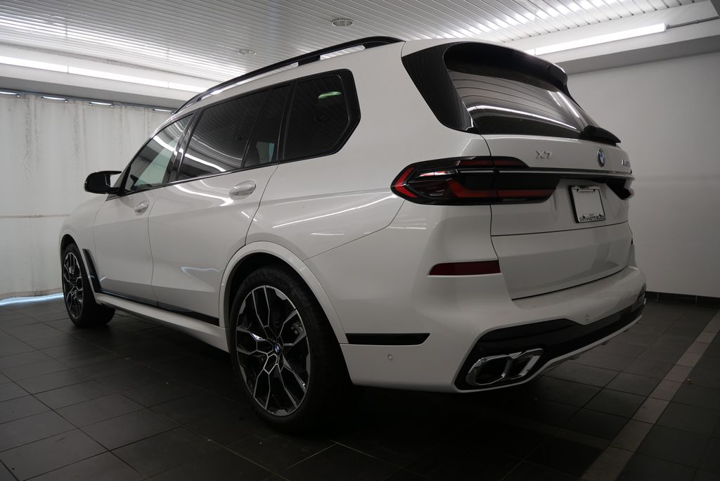 2025 BMW X7 M60i 5