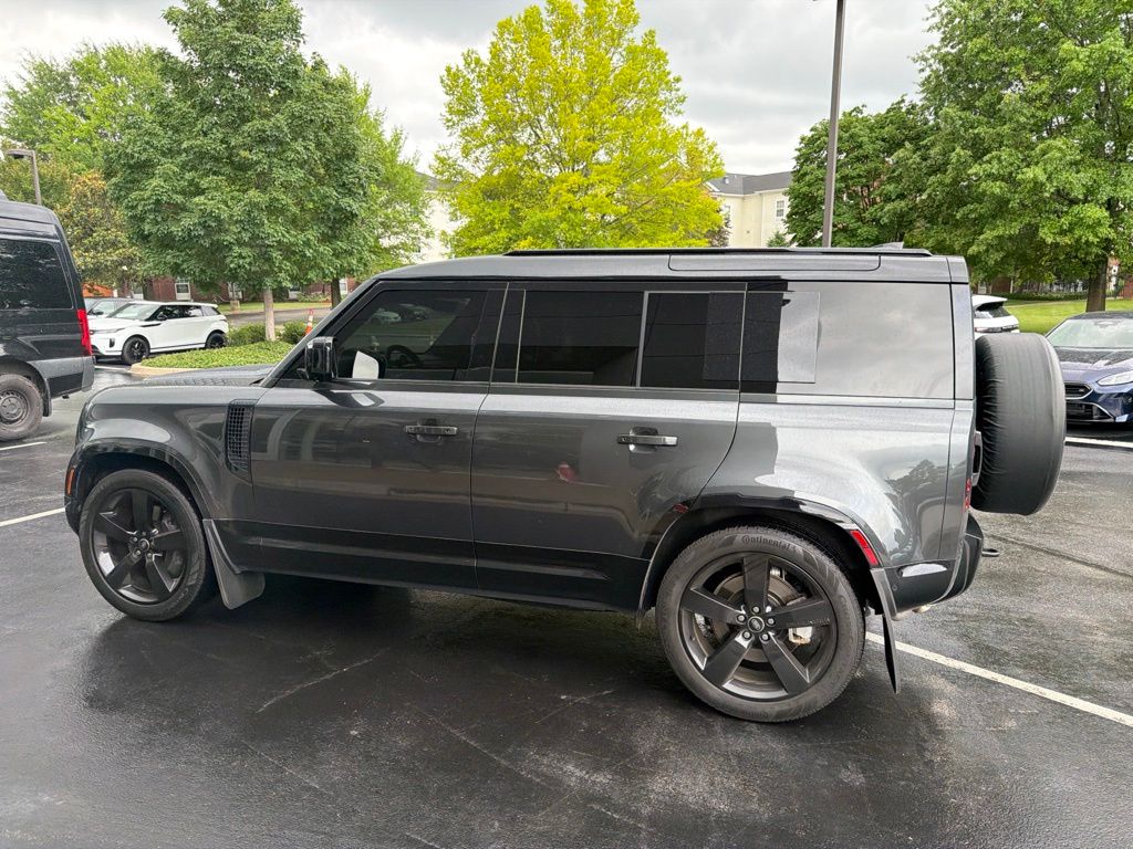 Certified Used 2025 Gray Land Rover X-Dynamic SE image 4