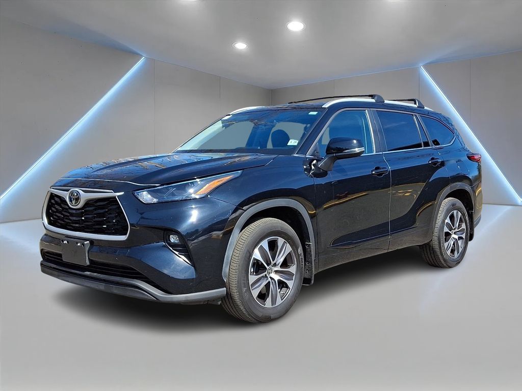 2023 Toyota Highlander XLE AWD
