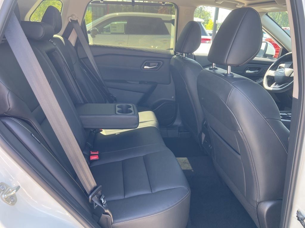 2025 Everest White Pearl Nissan Rogue SL FWD SUV