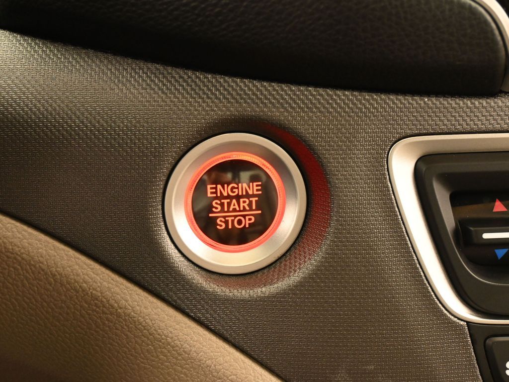 Used 2023 Platinum White Pearl Honda RTL image 18