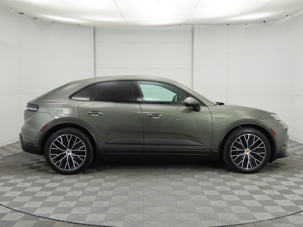 2024 Porsche Macan T 8