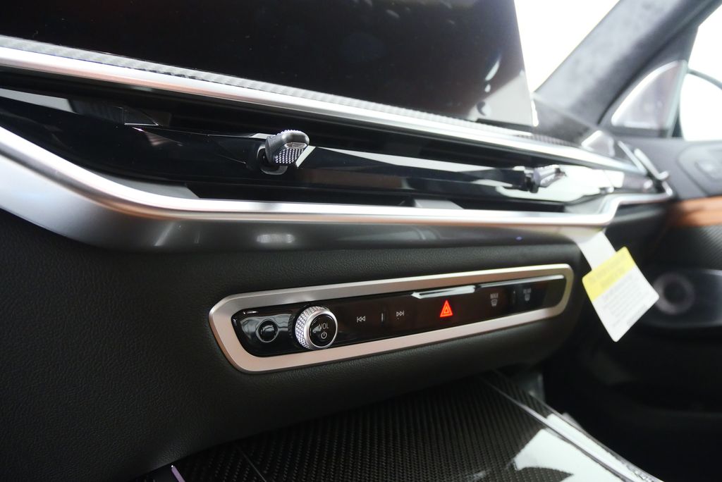 Thumbnail: 2026 BMW X7 - 24