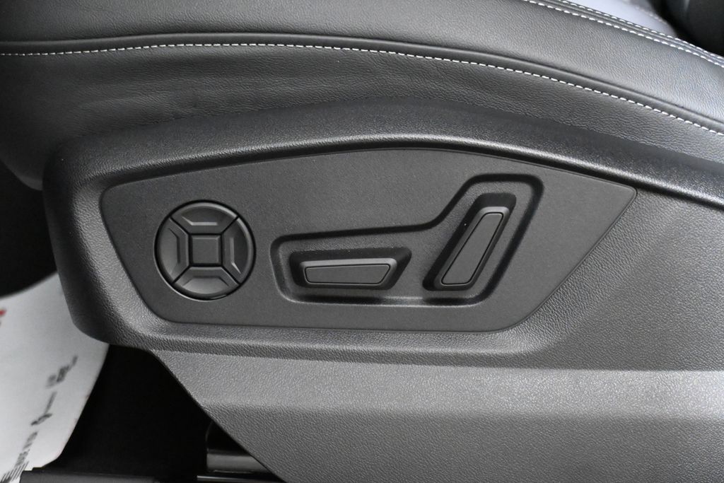 Thumbnail: 2026 Audi Q8 - 26