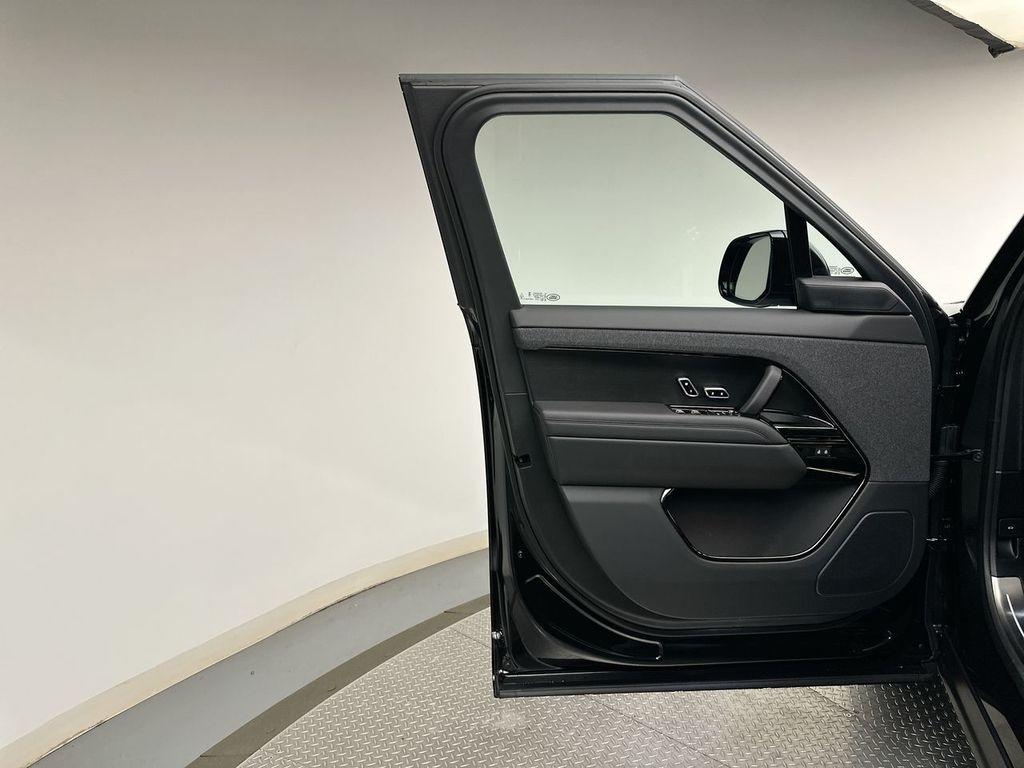 Thumbnail: 2027 Land Rover Range Rover Sport - 9