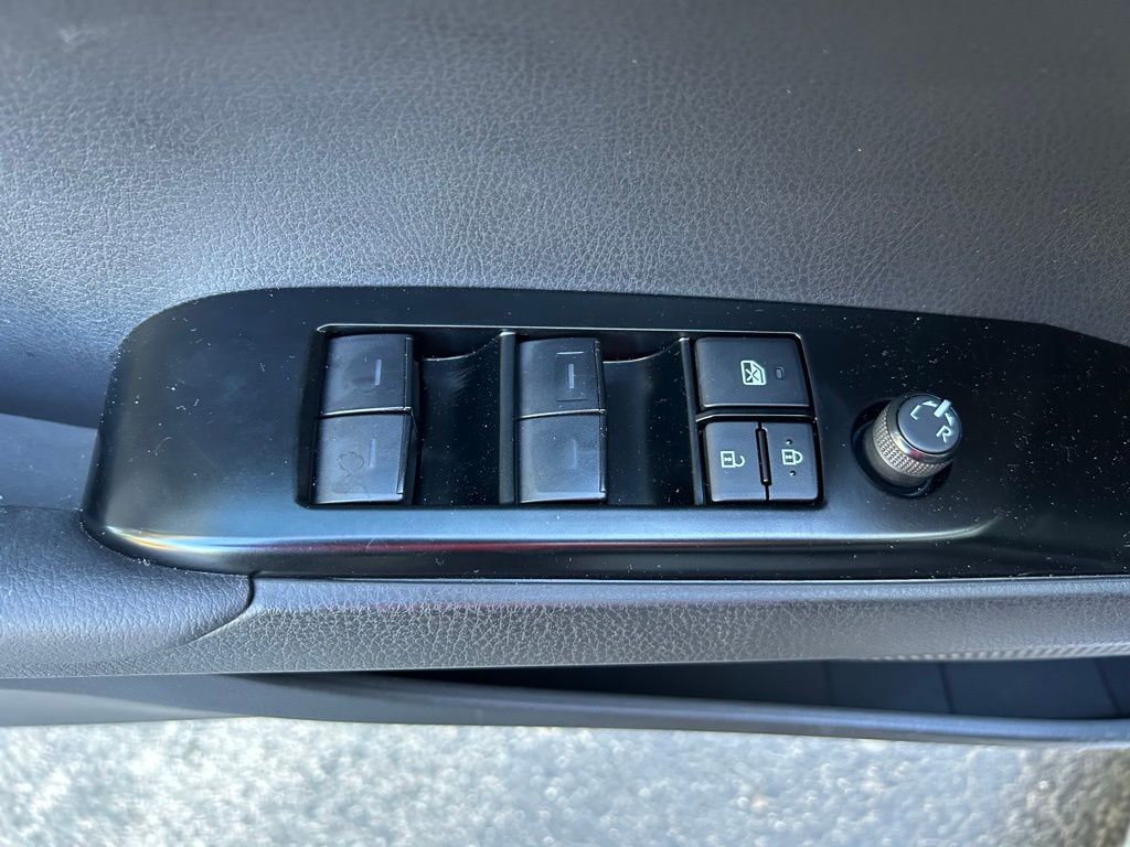 Thumbnail: 2025 Toyota Camry - 16