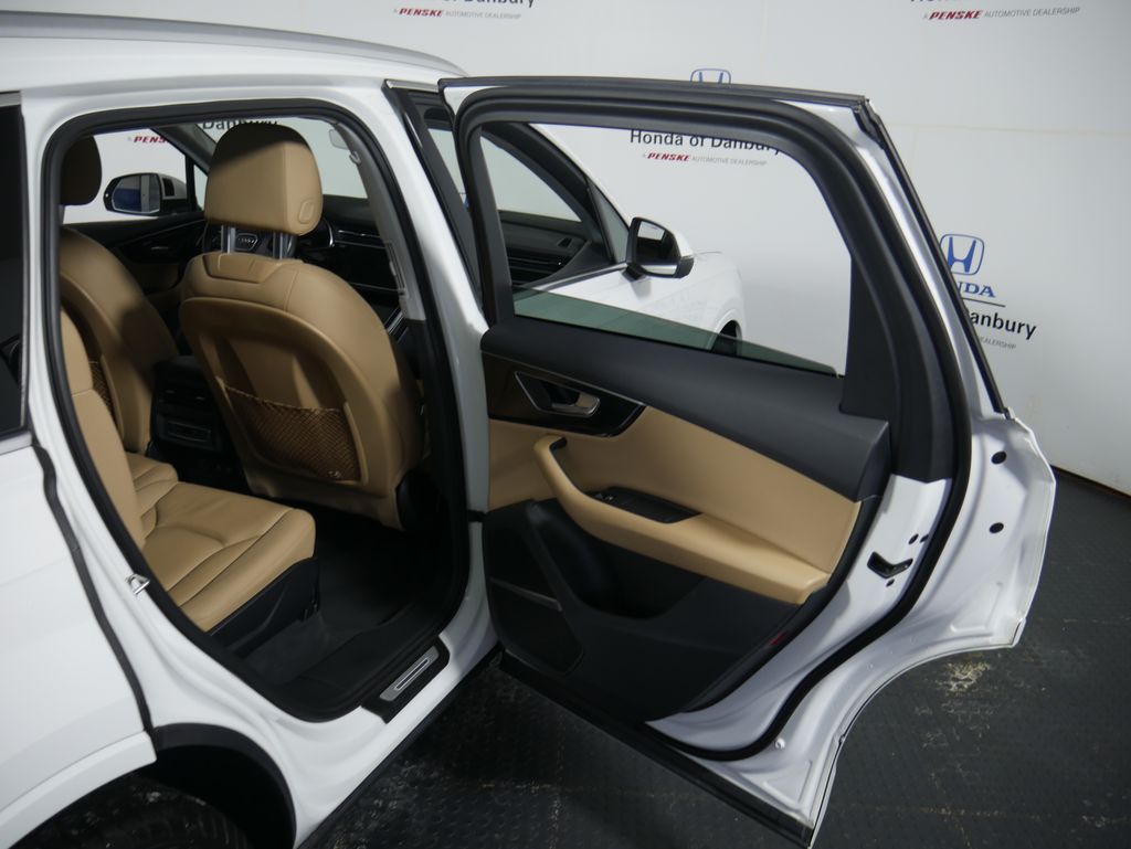 Thumbnail: 2021 Audi Q7 - 8