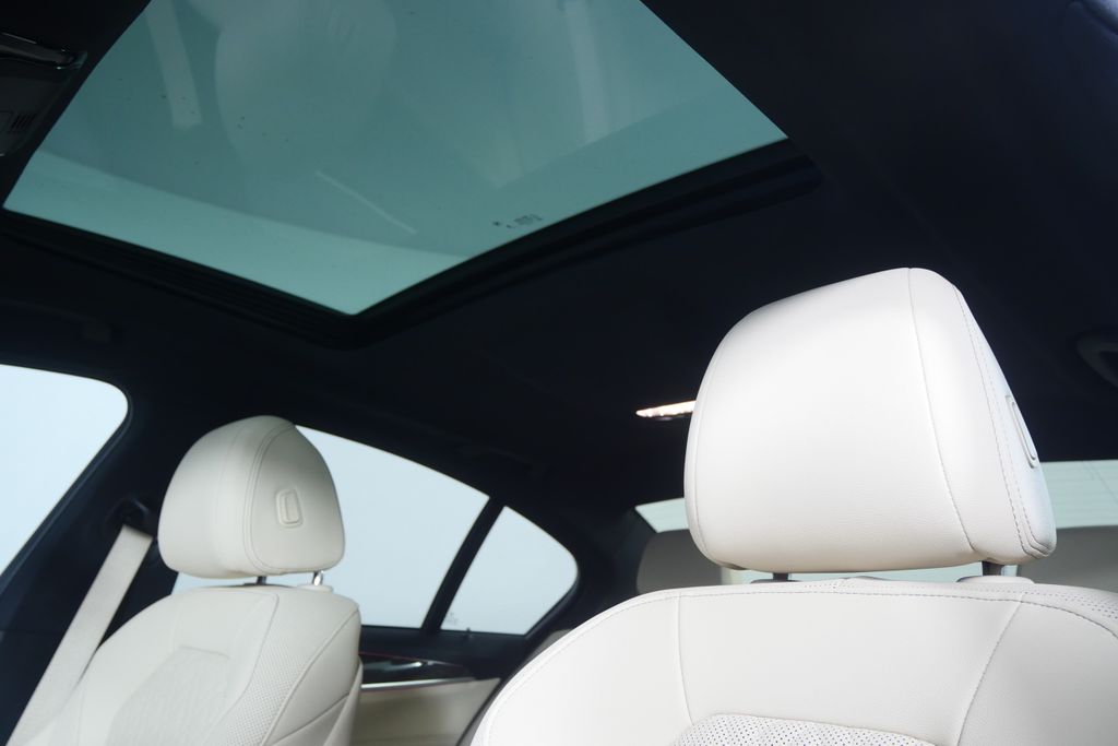 Thumbnail: 2023 BMW 5 Series - 12