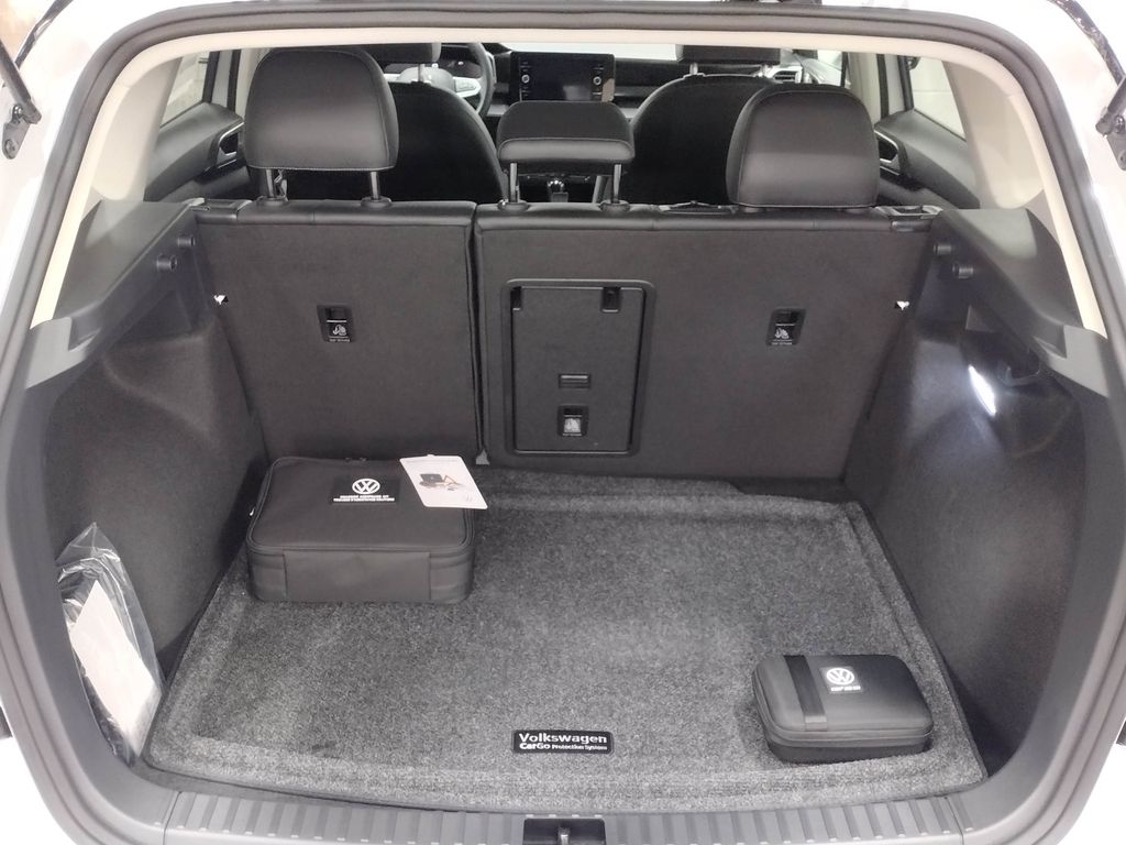 2025 Volkswagen Taos 1.5T SE Black