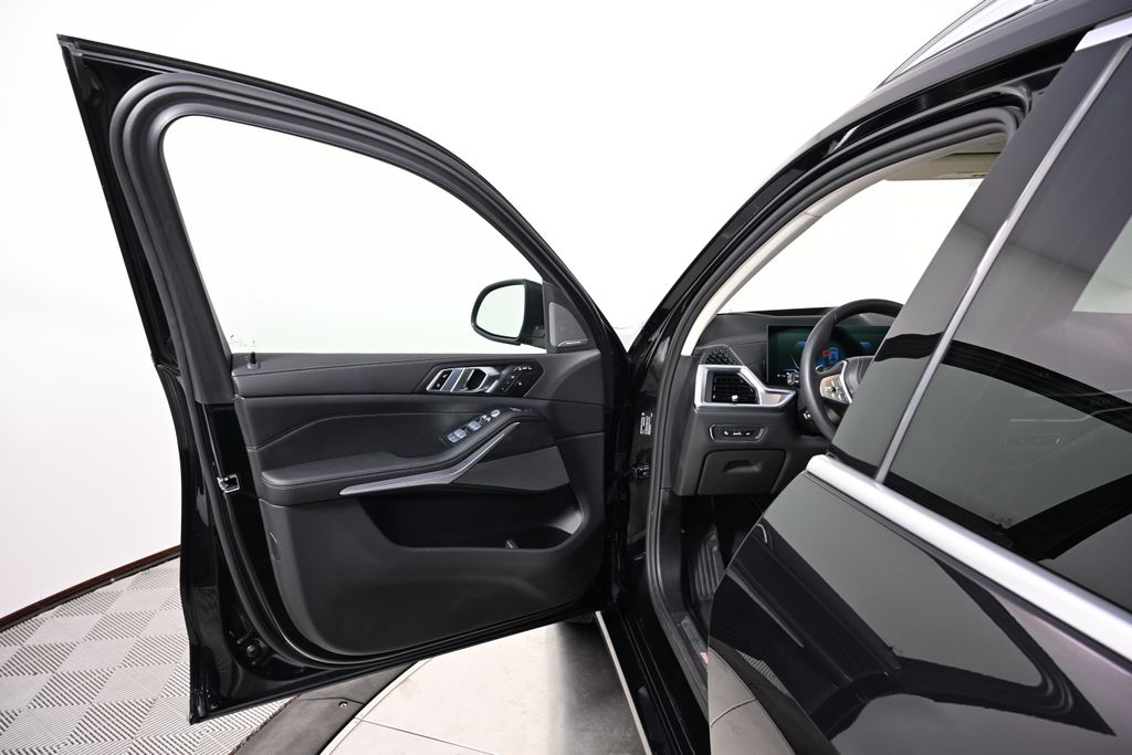 Thumbnail: 2024 BMW X7 - 21