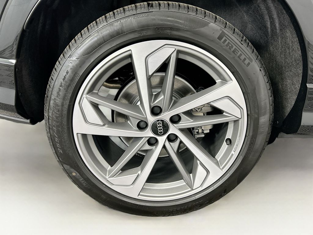 Thumbnail: 2025 Audi Q3 - 31