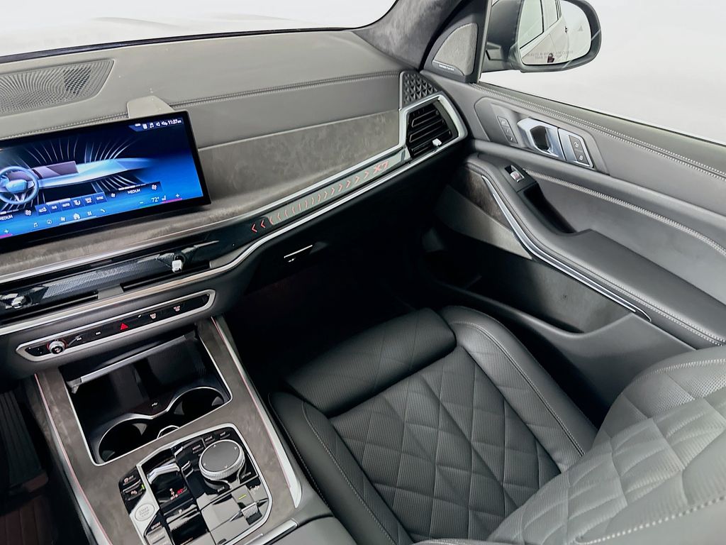 Thumbnail: 2025 BMW X7 - 24