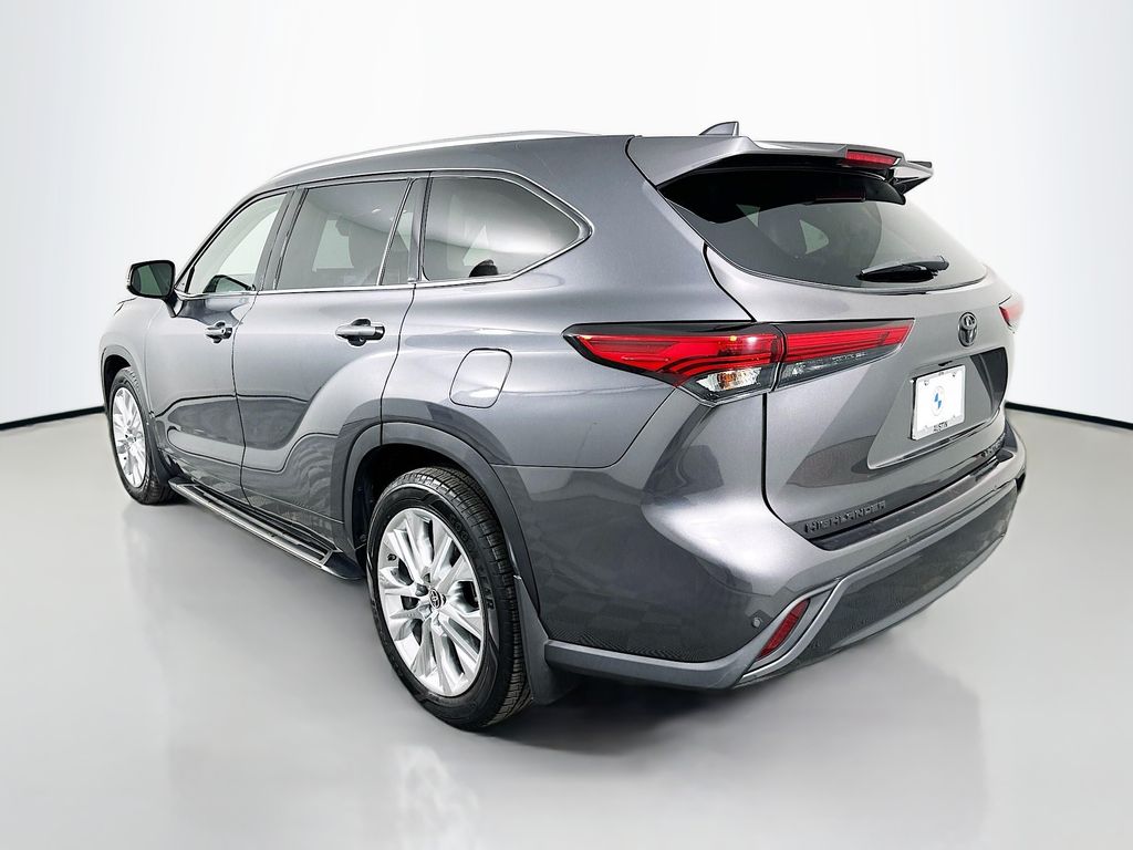 Thumbnail: 2021 Toyota Highlander - 7