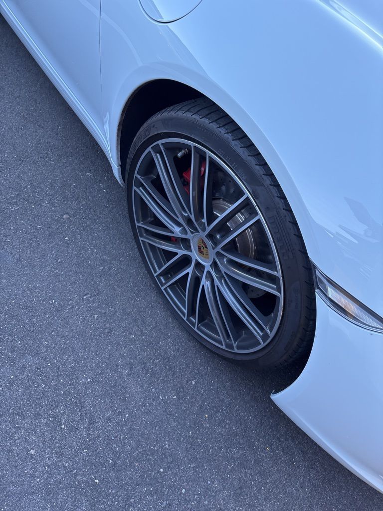 Thumbnail: 2017 Porsche 911 - 3