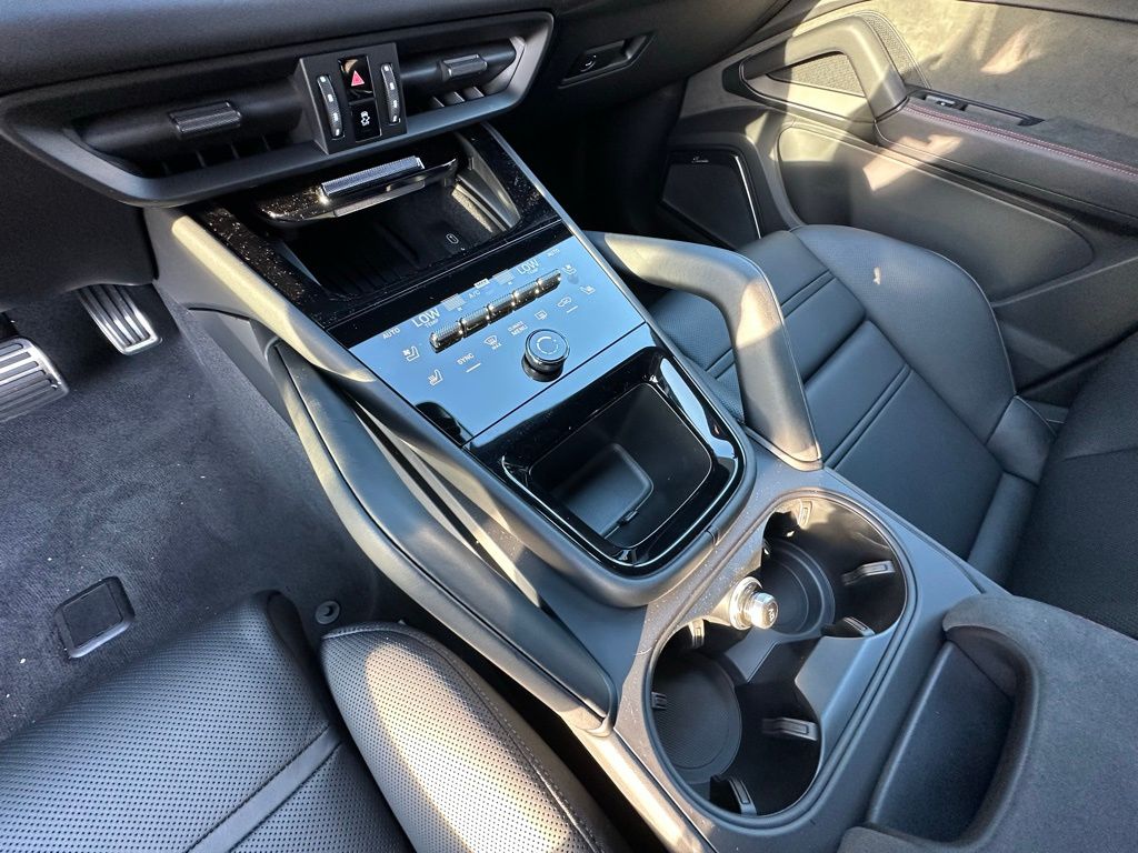 Thumbnail: 2026 Porsche  - 26