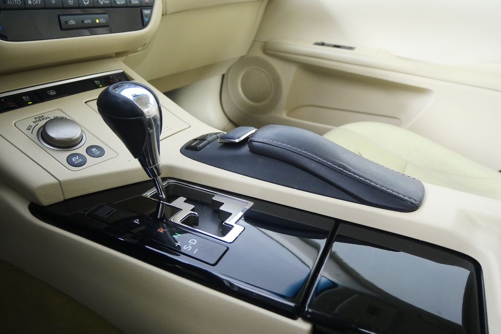 Thumbnail: 2013 Lexus ES - 21