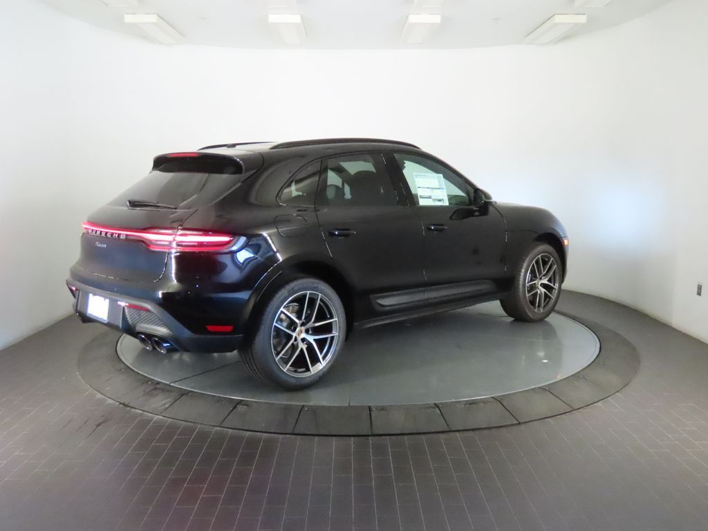 Thumbnail: 2026 Porsche Macan - 7