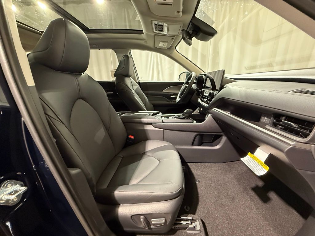 Thumbnail: 2026 Toyota Grand Highlander - 24
