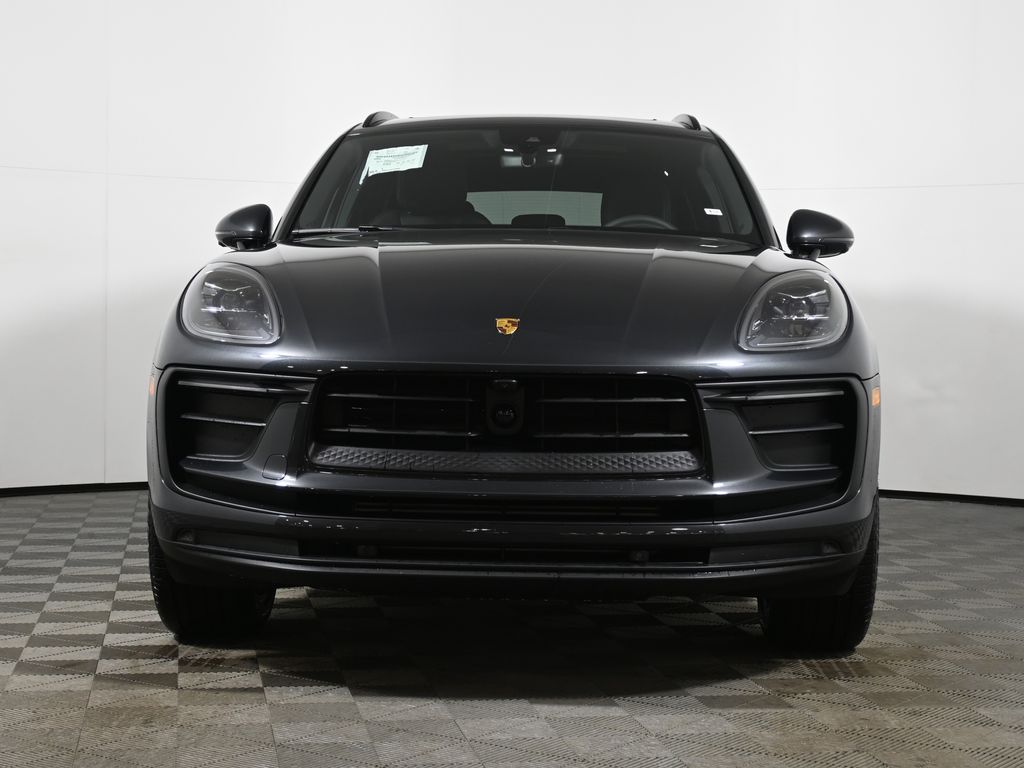 Thumbnail: 2026 Porsche Macan - 10