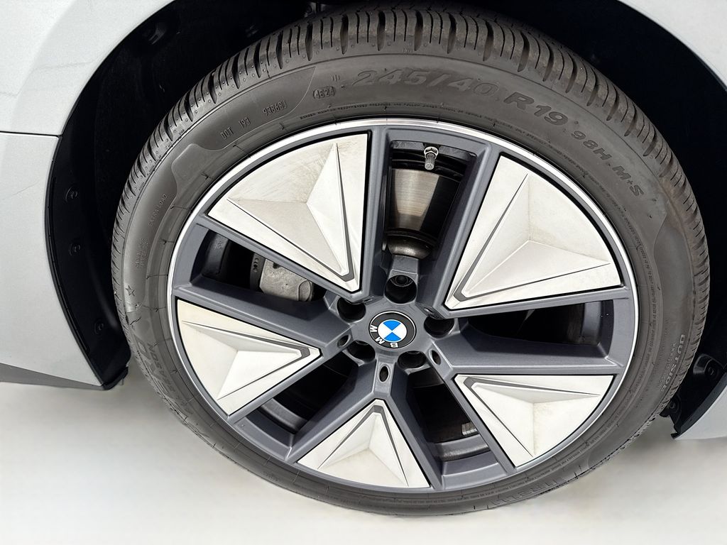 Thumbnail: 2025 BMW i4 - 31