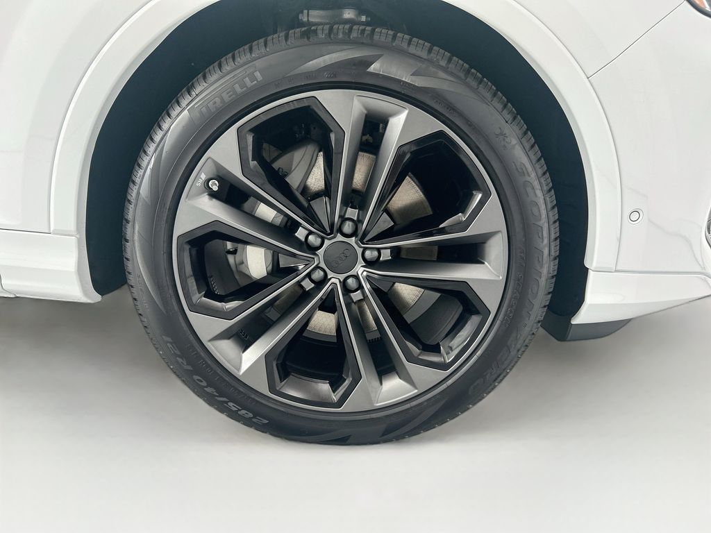 Thumbnail: 2026 Audi Q7 - 31