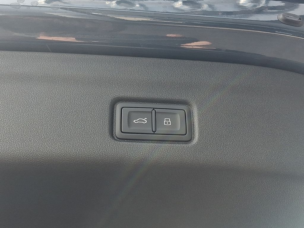 Thumbnail: 2027 Audi Q6 e-tron - 21