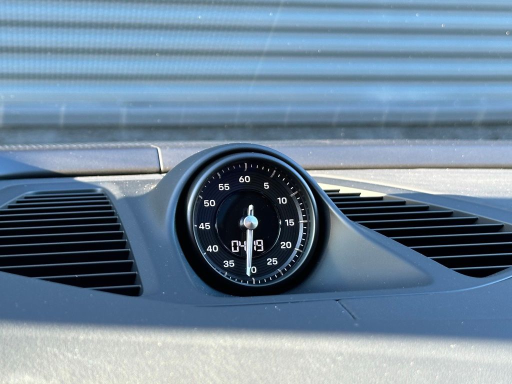 Thumbnail: 2025 Porsche Macan - 31