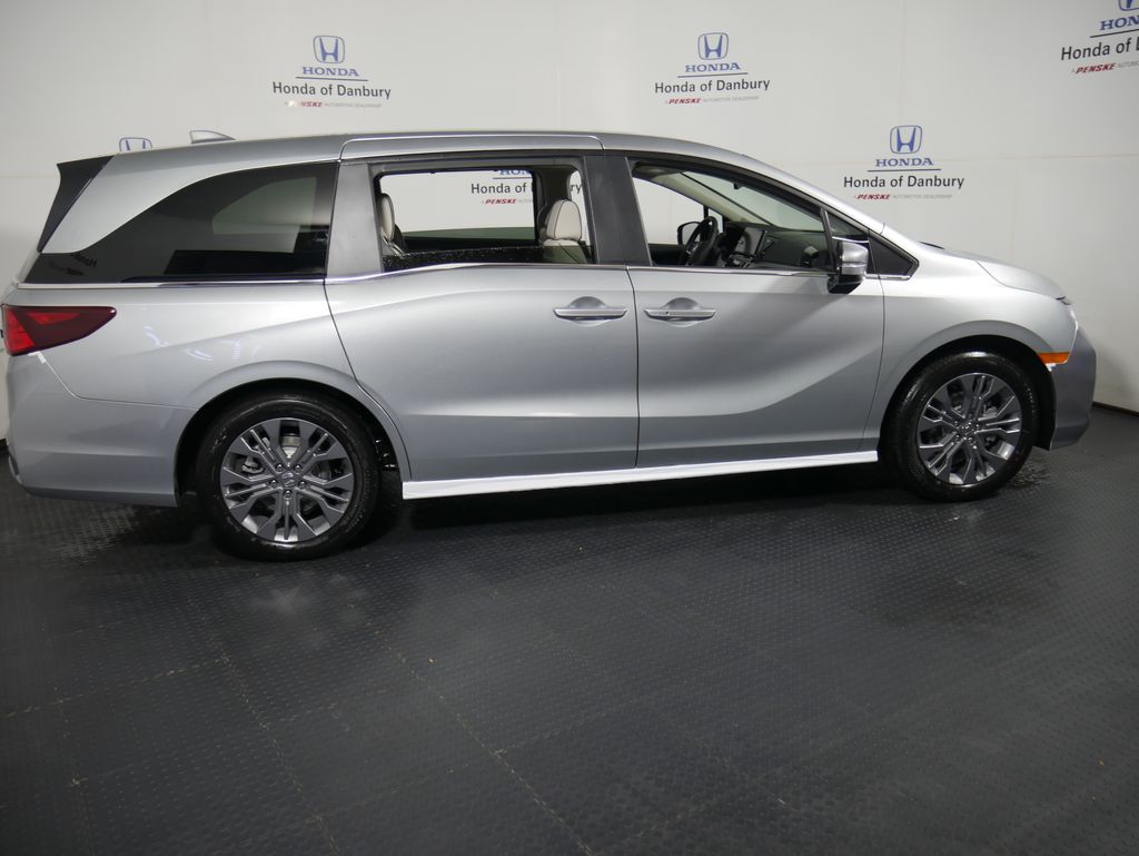 2025 Honda Odyssey Touring 3