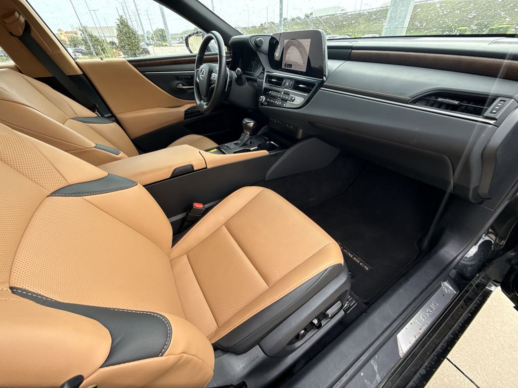 Thumbnail: 2025 Lexus ES - 15