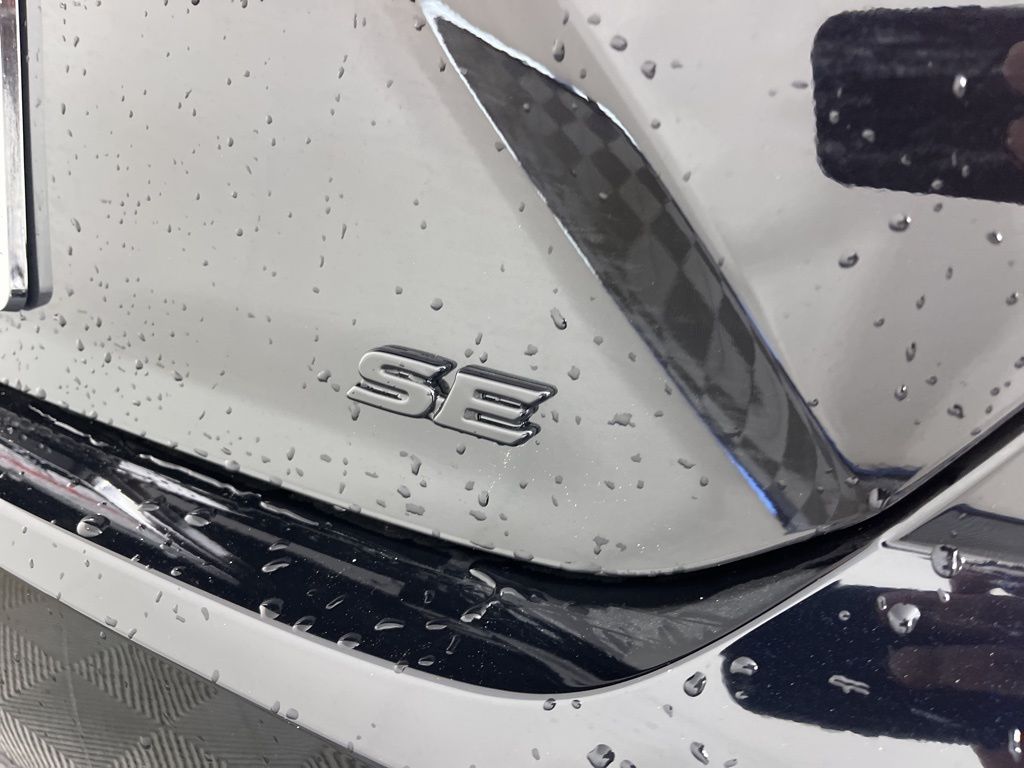 2025 Toyota Camry SE 4