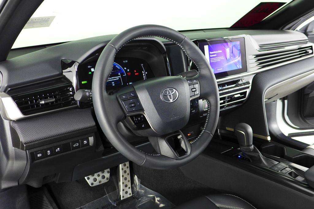 2025 Toyota Camry SE 27