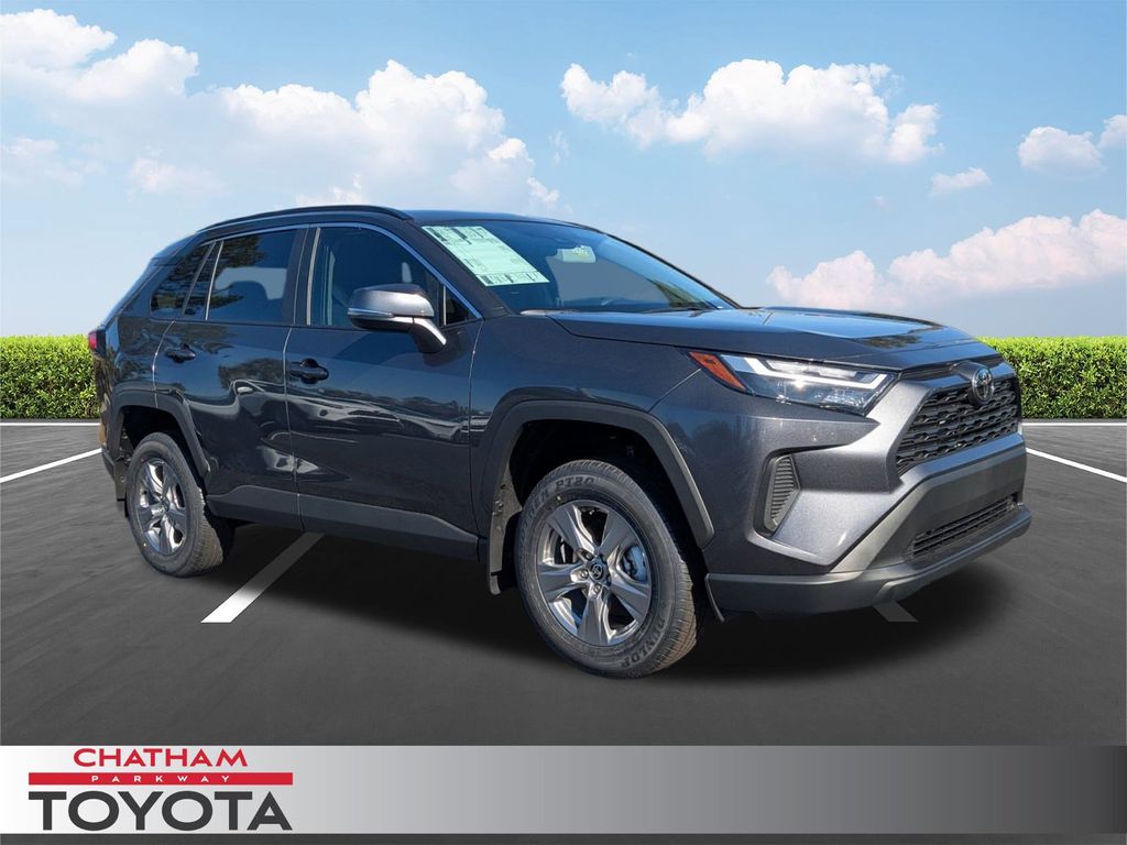 2025 Toyota RAV4 XLE's photo