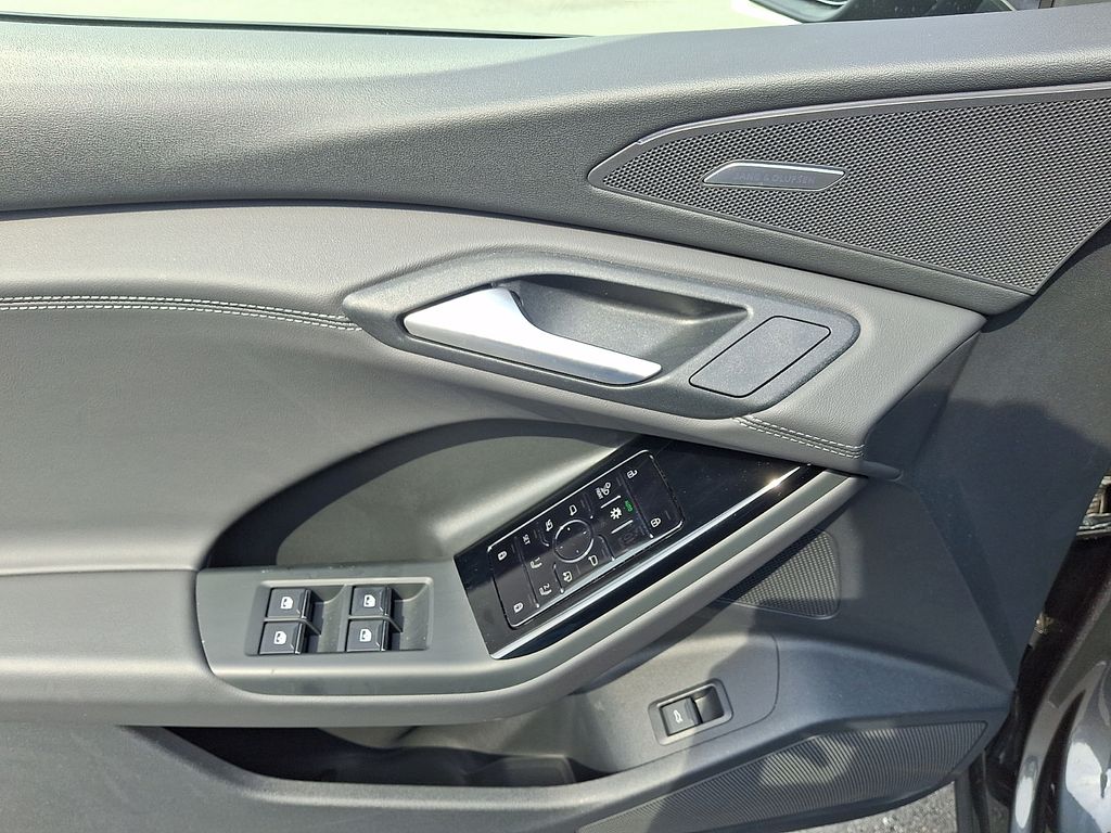 Thumbnail: 2025 Audi Q6 e-tron - 12