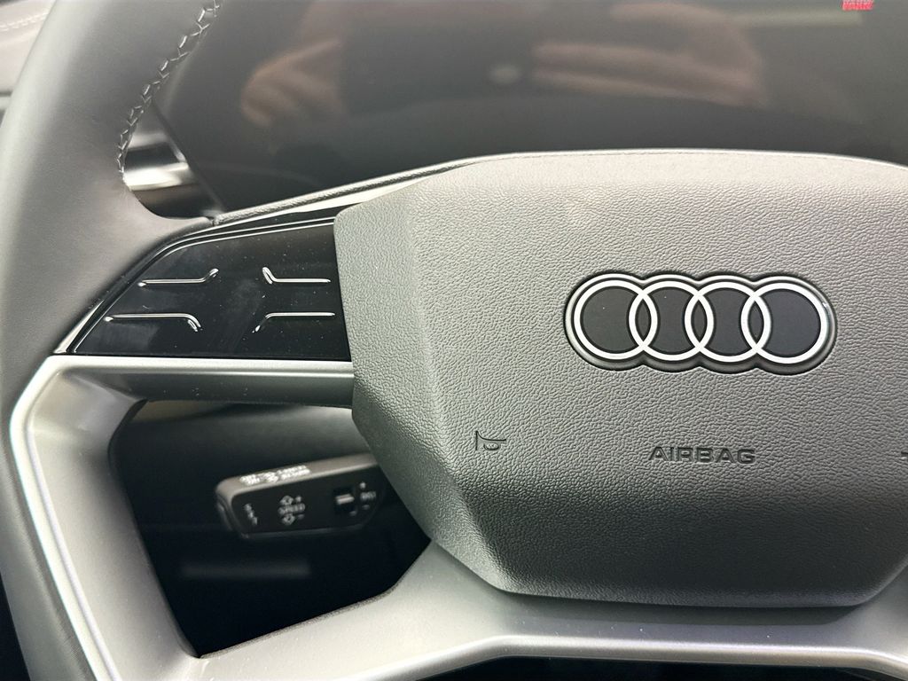 Thumbnail: 2025 Audi Q5 - 11