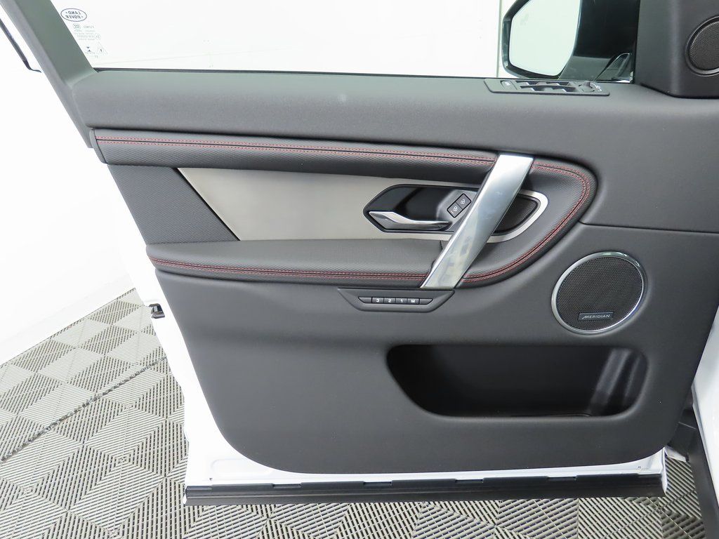 Thumbnail: 2023 Land Rover Discovery Sport - 24