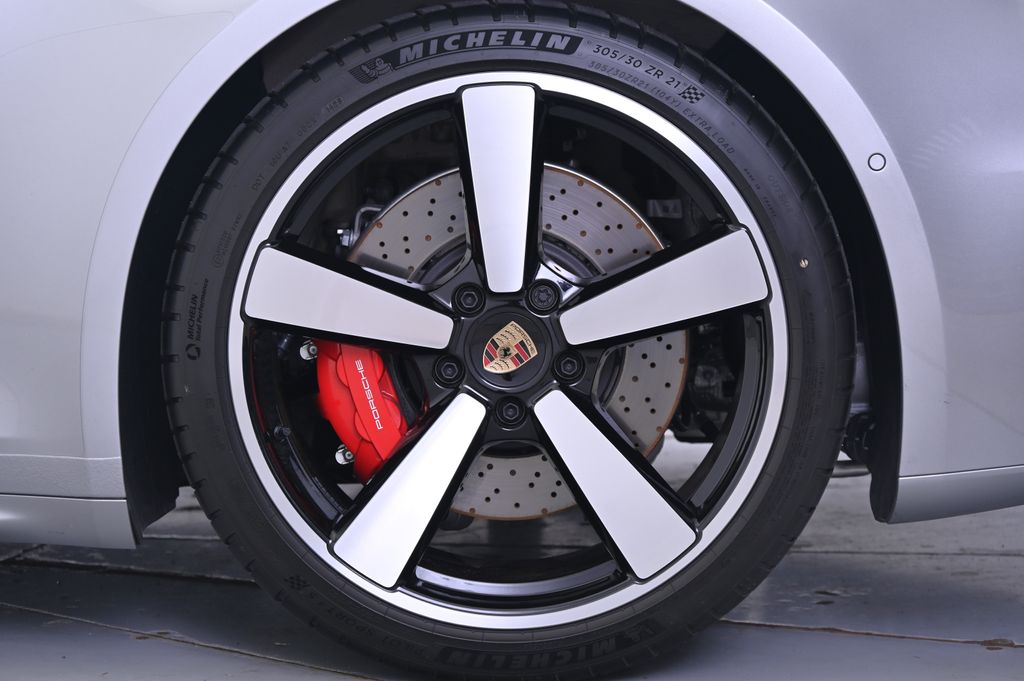 Thumbnail: 2025 Porsche 911 - 12