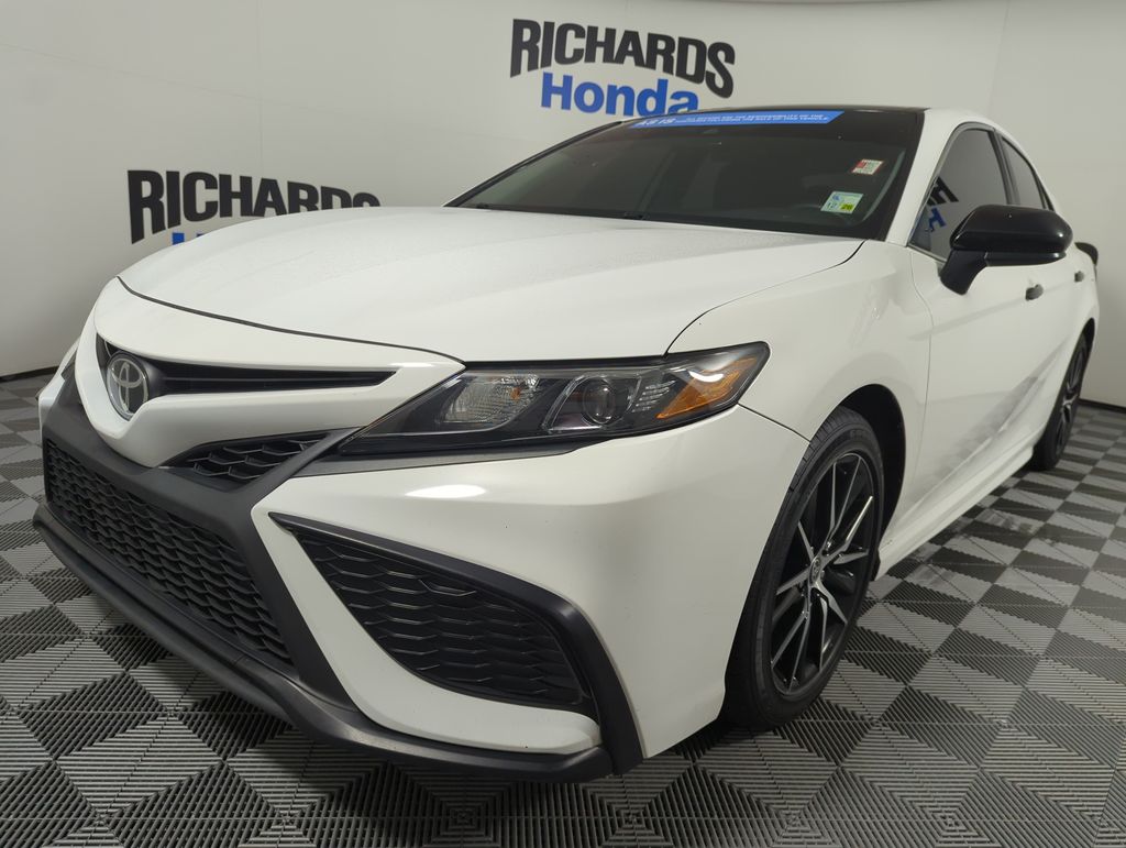 White (Wind Chill Pearl) 2021 Toyota Camry SE FWD Sedan Front-Wheel Drive 8-Speed Automatic