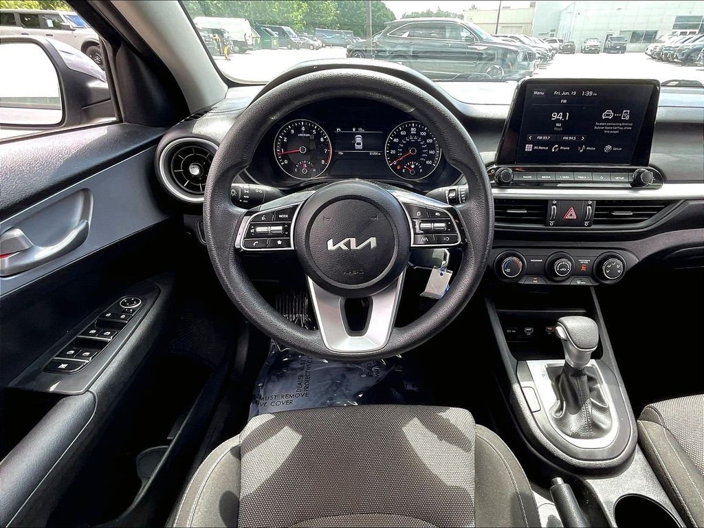 2024 Kia Forte — photo 16