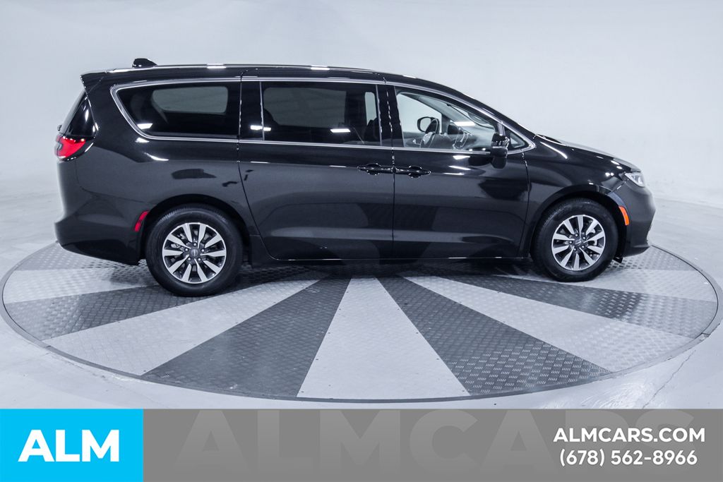 Used 2023 Black Chrysler Touring L image 11