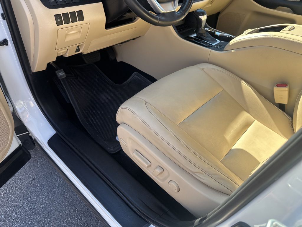 Used Car 2019 Toyota Highlander  Xle For Sale Under $25,000 In Austin, Texas