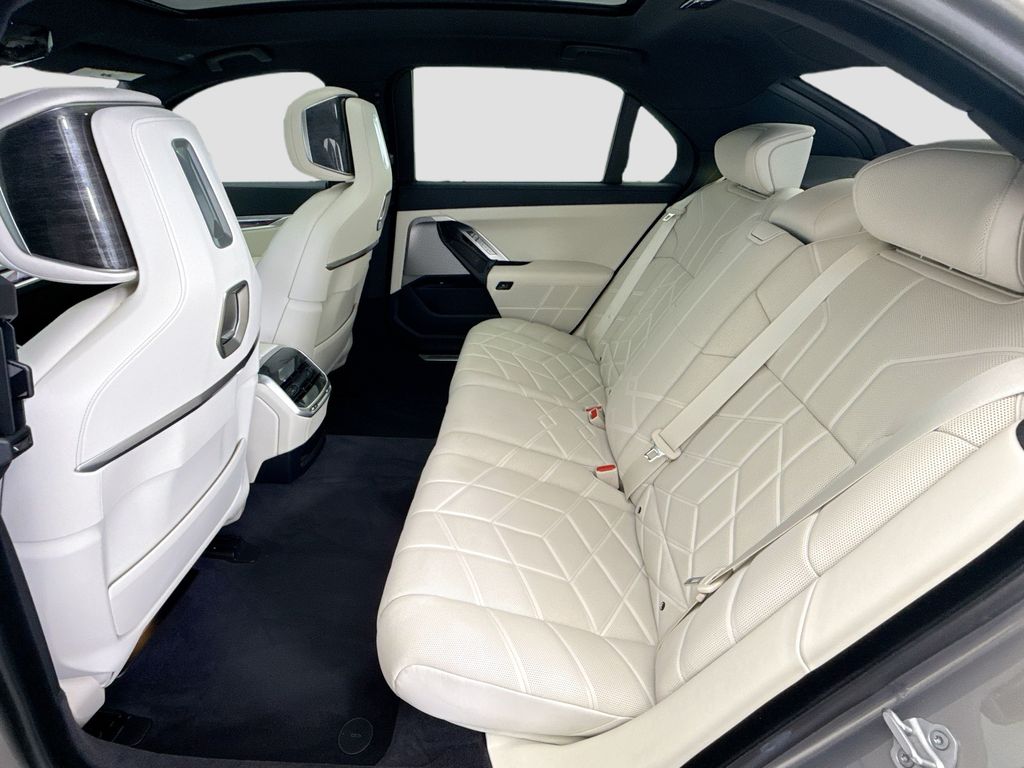 Thumbnail: 2025 BMW i7 - 20